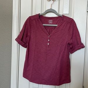 V-neck shirt with buttons